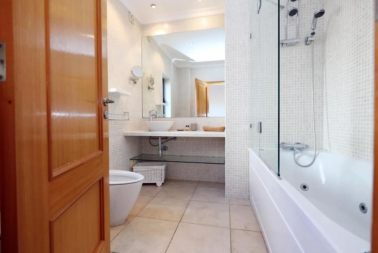 B80 - Gideon Albasol 2 Apartment In Lagos 0*,